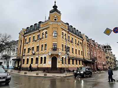 Київ, Кирилівська вул., 1