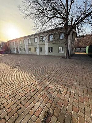 Київ, Тропініна вул., 4Б