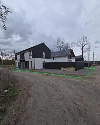 Київська обл., Києво-Святошинський район, с. Хотів, Молодіжна вул., 130