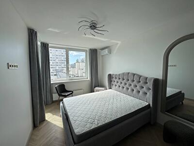 Київ, Правди просп., 45А