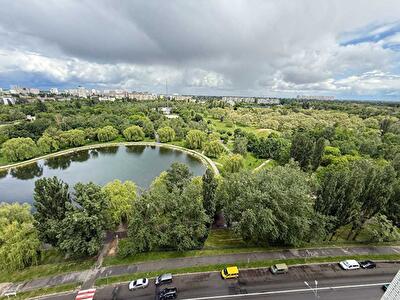 г. Бровары, Грушевского ул., 7