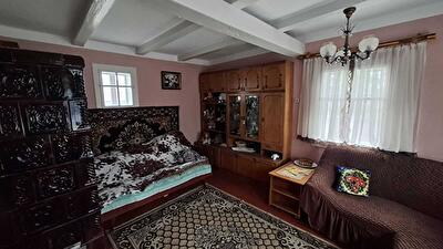 Черновицкая обл., Заставновский район, с. Товтры, Хмельницького Богдана, 15