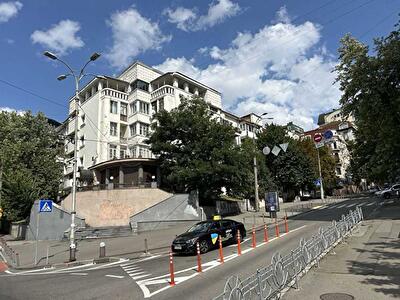 Київ, Круглоуніверситетська вул., 2/1