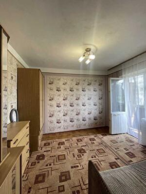 Київ, Богатирська вул., 10