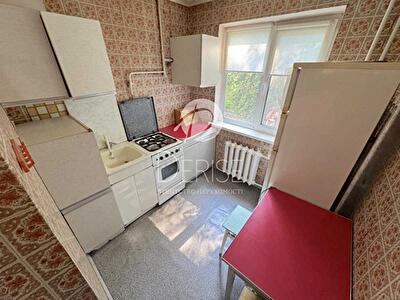 Київ, Миколи Василенка вул., 8