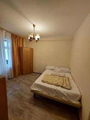 Київ, Мілютенка вул., 44Б