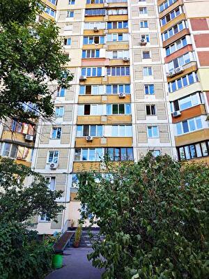 Володимира Висоцького бул., 11
