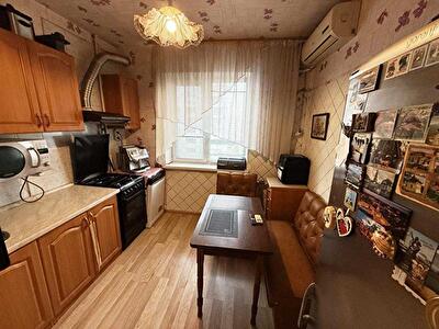 Киев, Героев Днепра ул., 19