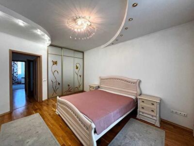 Киев, Митрополита Андрея Шептицкого ул., 10