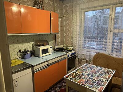 Київ, Декабристів вул., 5