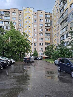 Київ, Теодора Драйзера вул., 10