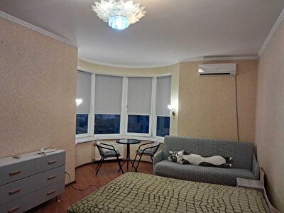 Киев, Днепровская наб., 26