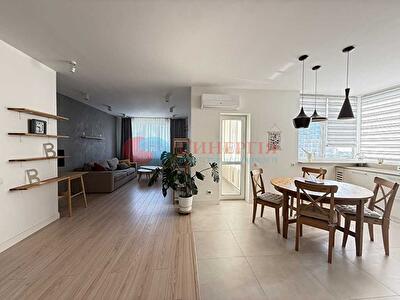 Київ, Мельникова, 51Б