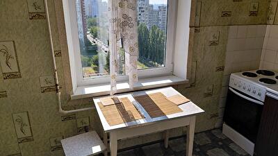 Київ, Ревуцького вул., 11В