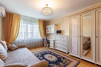 Київ, Миколи Бажана просп., 9