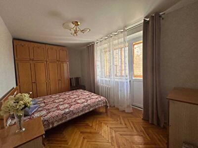 Київ, Леся Курбаса просп., 3
