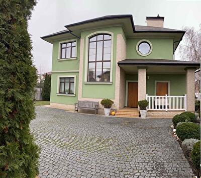 Киево-Святошинский район, с. Софиевская Борщаговка, Кучанская ул.