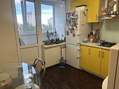 Киев, Героев Сталинграда просп., 17А