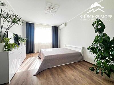 Київ, Воскресенська вул., 18А