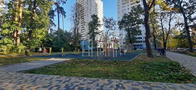 Київ, Верховинна вул., 35