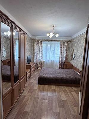 Київ, Гречко Маршала, 8В