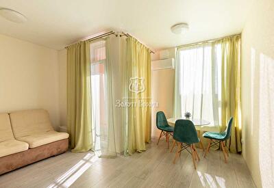 Київ, Соборності просп., 17 К2