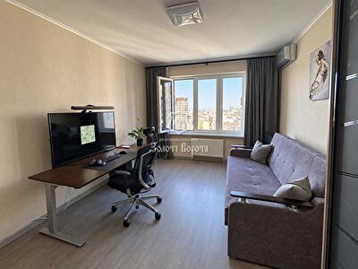 Київ, Ревуцького вул., 54б