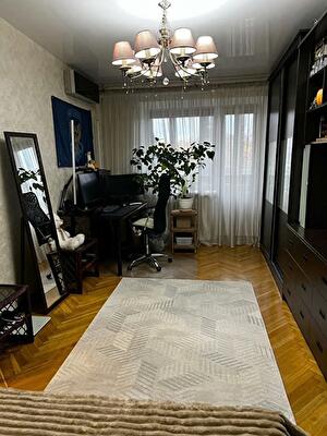 Киев, Любомира Гузара просп., 30/28